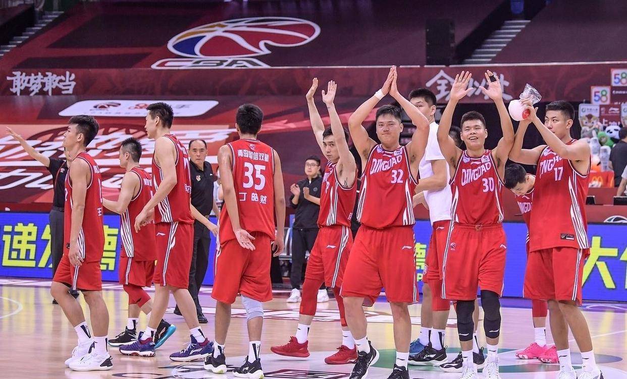 模拟器试玩-窗口期英超传出新动向；山东男篮回应争议；管理层表态：质疑声仍在；赛程密集仍需轮换的简单介绍